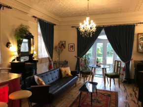 Pretty Victorian Garden Flat